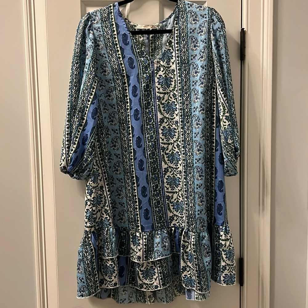 Beautiful dress - perfect condition - worn 2x - Black Tape, size large